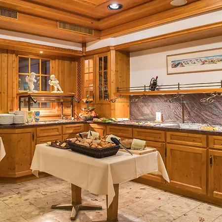 Hotel Taescherhof 4*