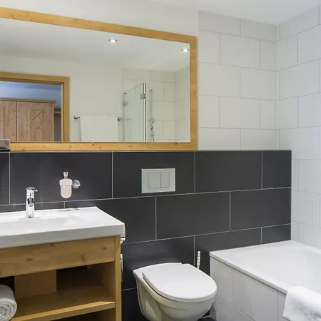 فندق Taescherhof 4*