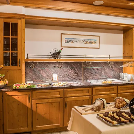 فندق Taescherhof 4*